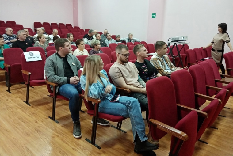 На выходных состоялась встреча выпускников всех годов Большетроицкой школы в селе Большетроицкое.
