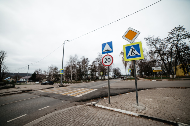 На сегодняшний день подходит к завершению капитальный ремонт автодороги, проходящей через село Большетроицкое..